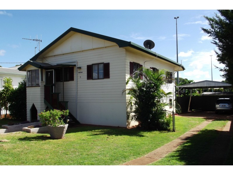 5 Pizzey Street, Childers QLD 4660