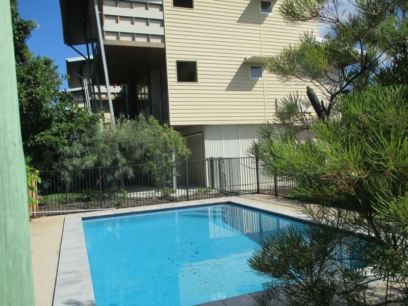 Unit Unit 3/1 Hussar Court, Woodgate QLD 4660