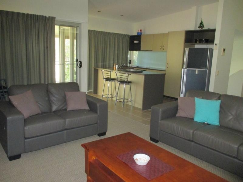 Unit Unit 3/1 Hussar Court, Woodgate QLD 4660