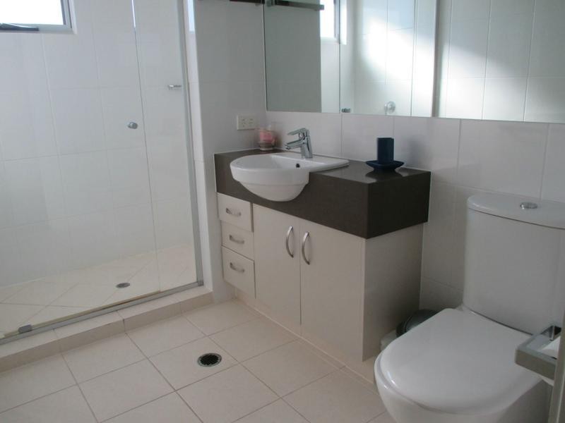 Unit Unit 3/1 Hussar Court, Woodgate QLD 4660
