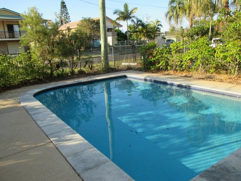 Unit Unit 3/1 Hussar Court, Woodgate QLD 4660