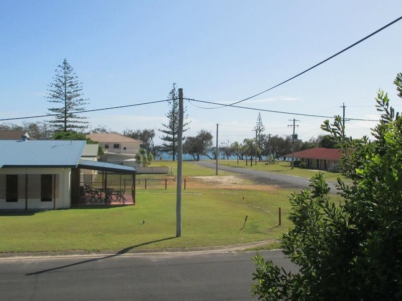 9 Fifth Avenue, Woodgate QLD 4660