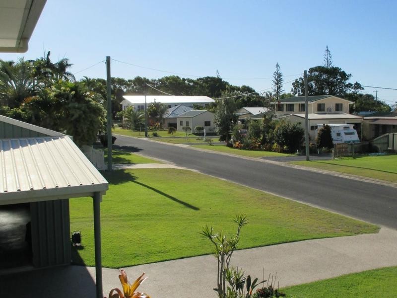 9 Fifth Avenue, Woodgate QLD 4660