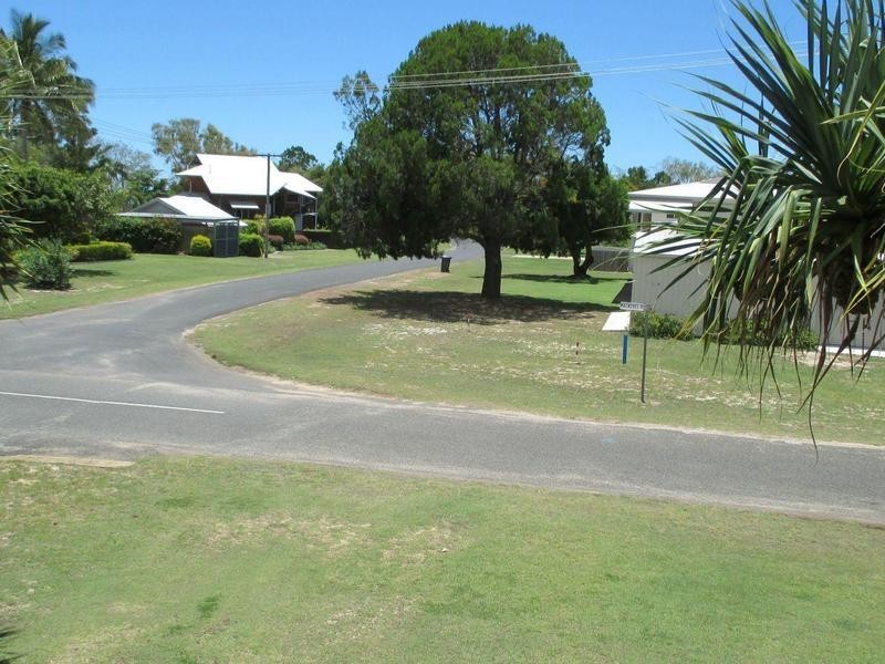 71 Mackerel Street, Woodgate QLD 4660