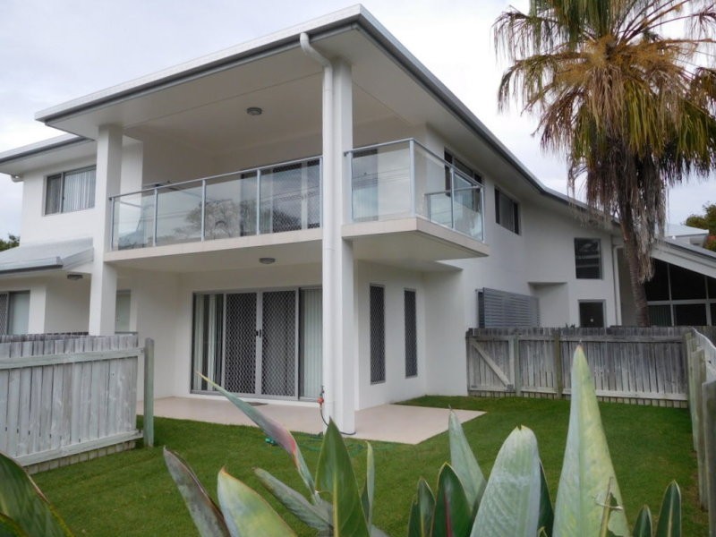 Unit 2/23 Barramundi Drive, Woodgate QLD 4660