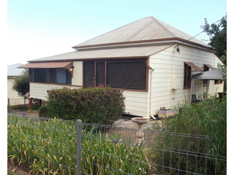 6 Nelson Street, Childers QLD 4660