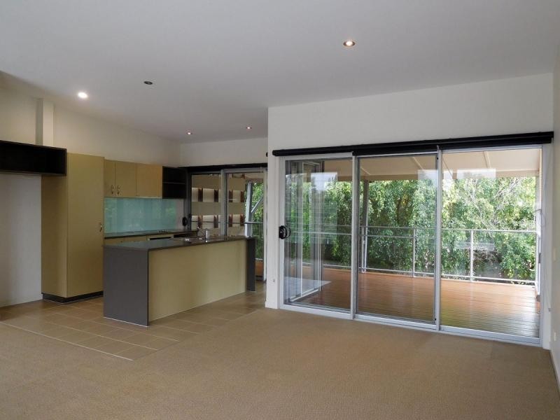 2/1 Hussar Court, Woodgate QLD 4660