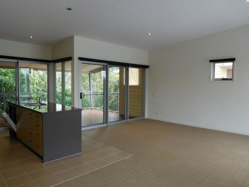 2/1 Hussar Court, Woodgate QLD 4660