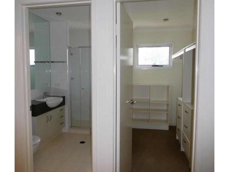 2/1 Hussar Court, Woodgate QLD 4660