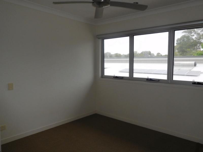 2/1 Hussar Court, Woodgate QLD 4660