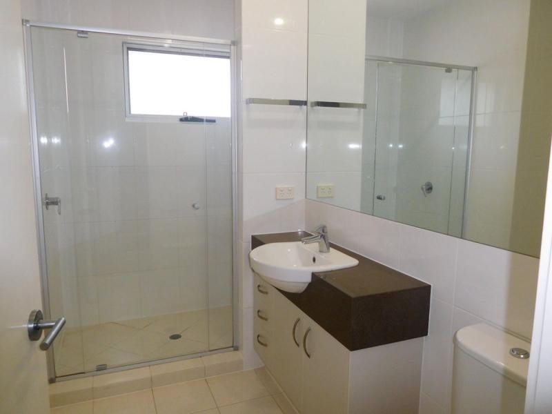 2/1 Hussar Court, Woodgate QLD 4660