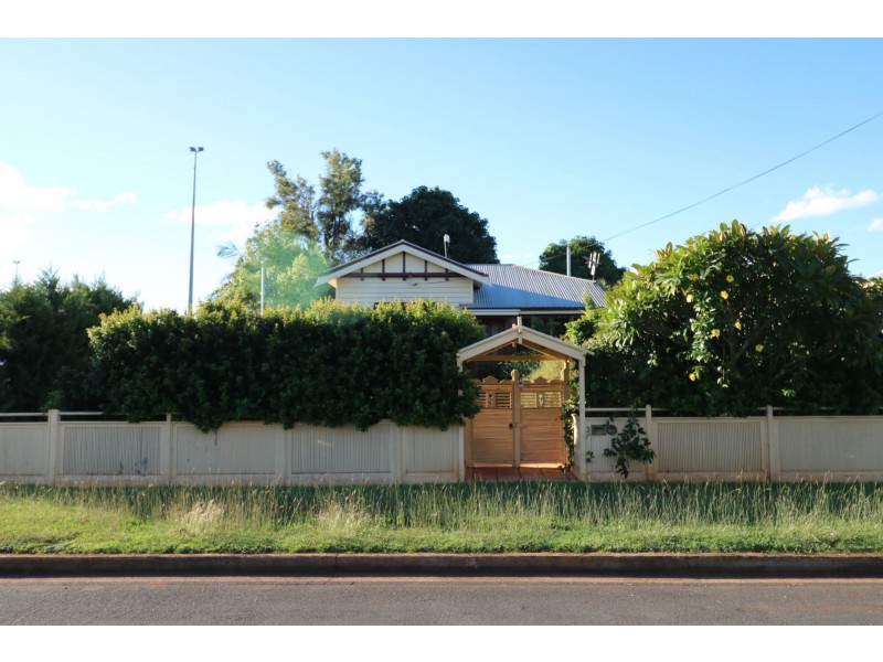3 Pizzey Street, Childers QLD 4660