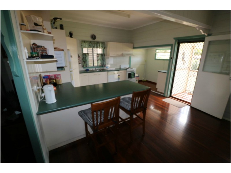 17 West Street, Childers QLD 4660
