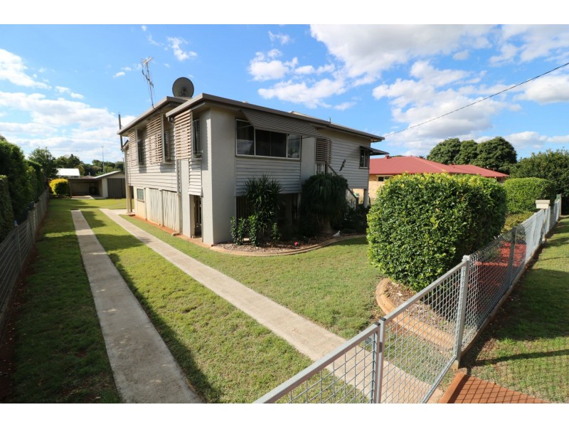 17 West Street, Childers QLD 4660