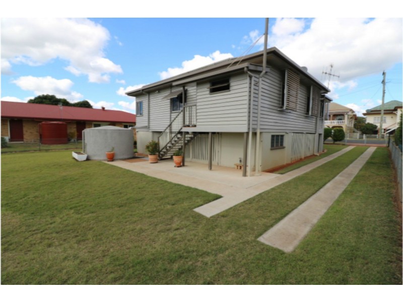 17 West Street, Childers QLD 4660
