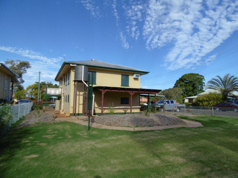 8 Ridgway Street, Childers QLD 4660