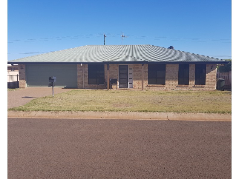 27 Pioneer Avenue, Childers QLD 4660