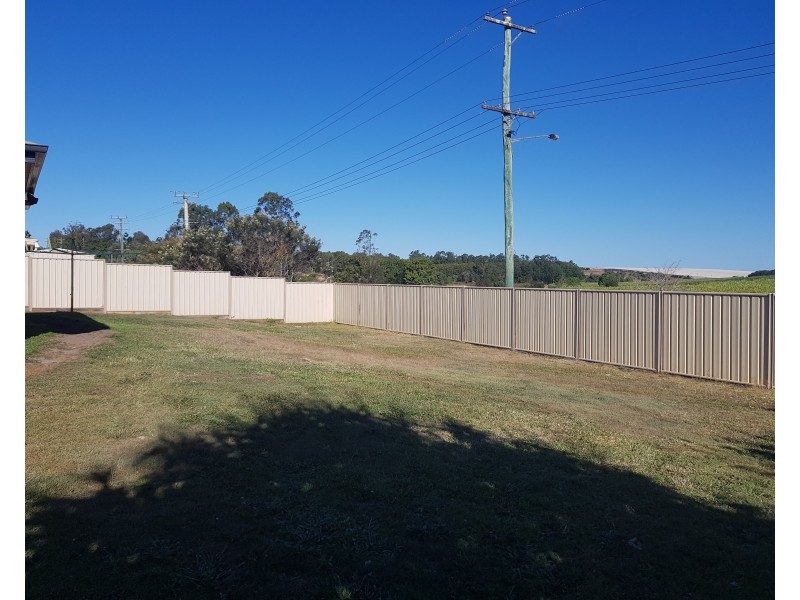 27 Pioneer Avenue, Childers QLD 4660