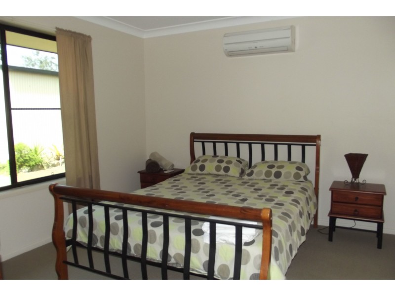 17 Burrum St, Buxton QLD 4660