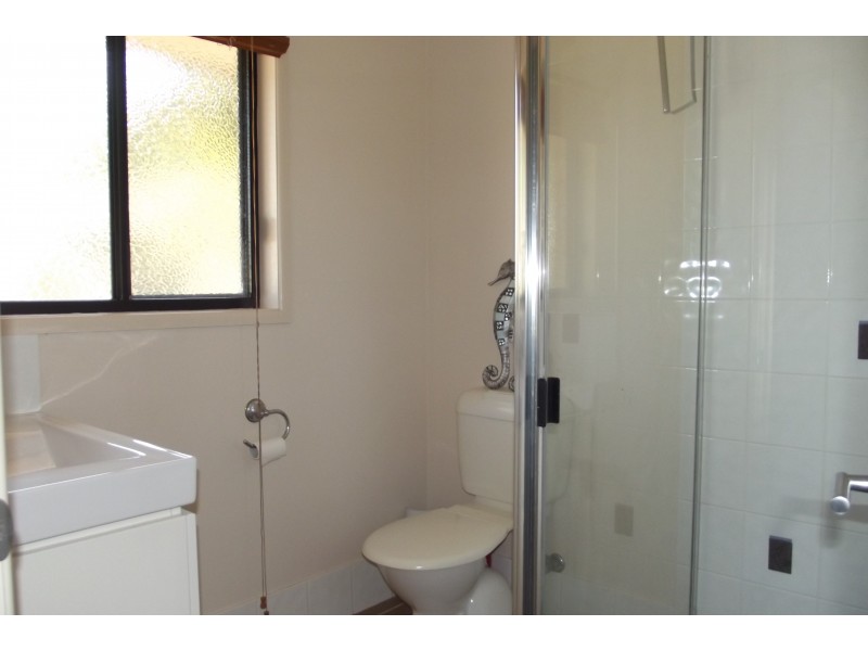 17 Burrum St, Buxton QLD 4660