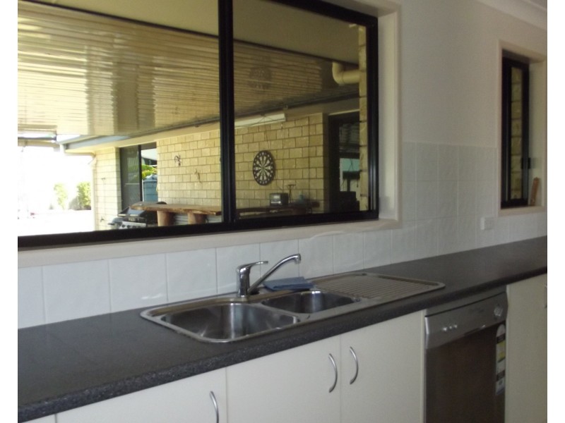 17 Burrum St, Buxton QLD 4660