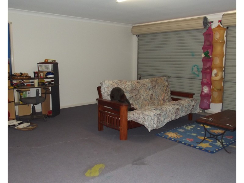 17 Burrum St, Buxton QLD 4660