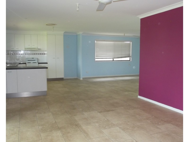 4 Burrumba Dr, Buxton QLD 4660