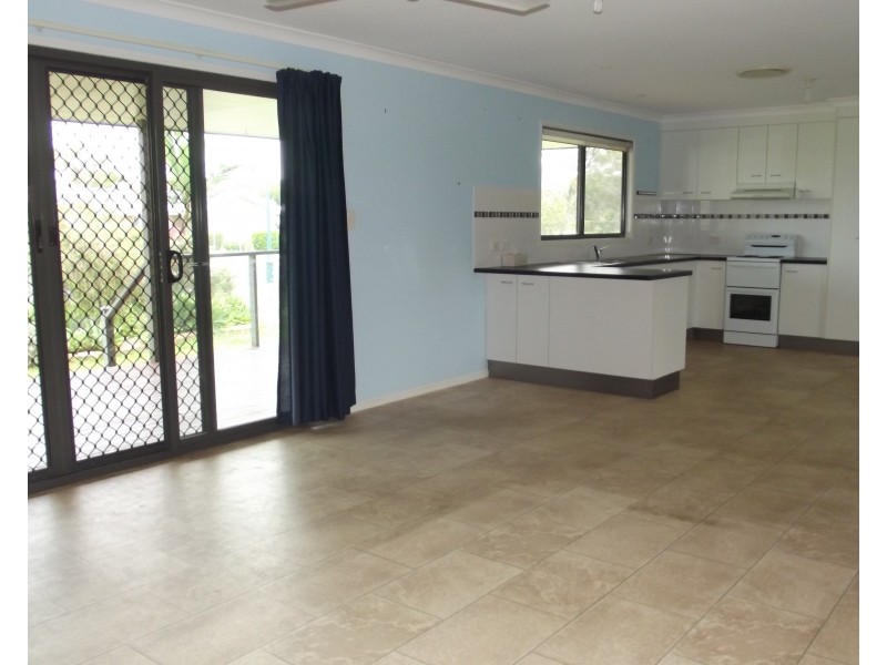 4 Burrumba Dr, Buxton QLD 4660