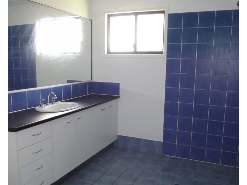 4 Burrumba Dr, Buxton QLD 4660