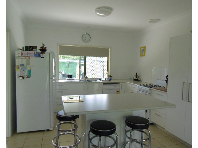 10 Bow St, Degilbo QLD 4621