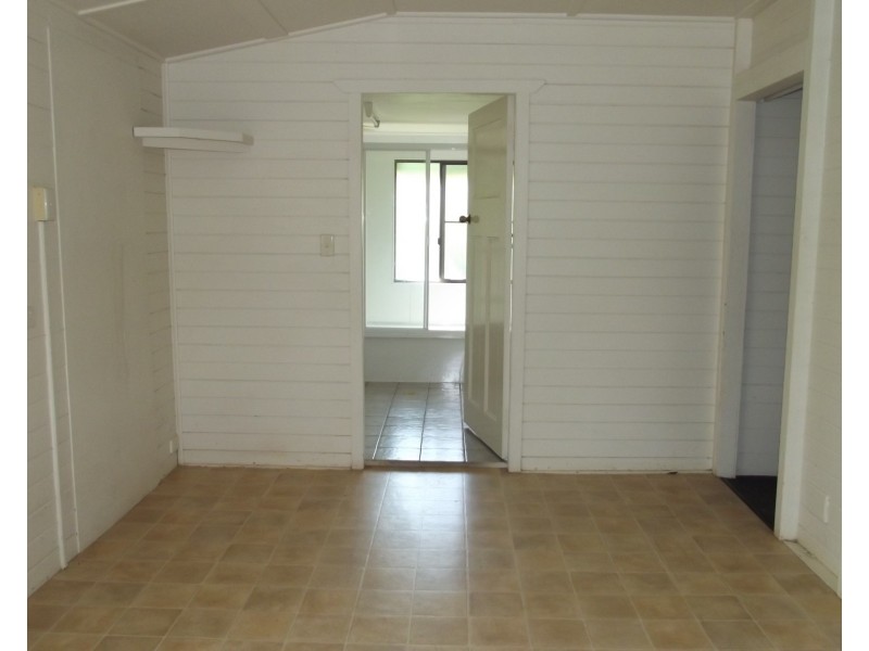 158 Churchill St, Childers QLD 4660