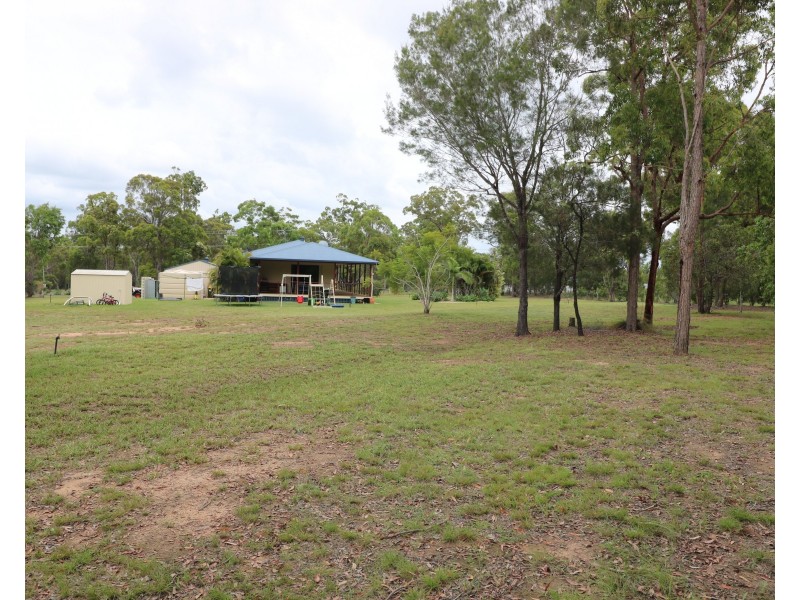 16 Oakview Dr, Redridge QLD 4660