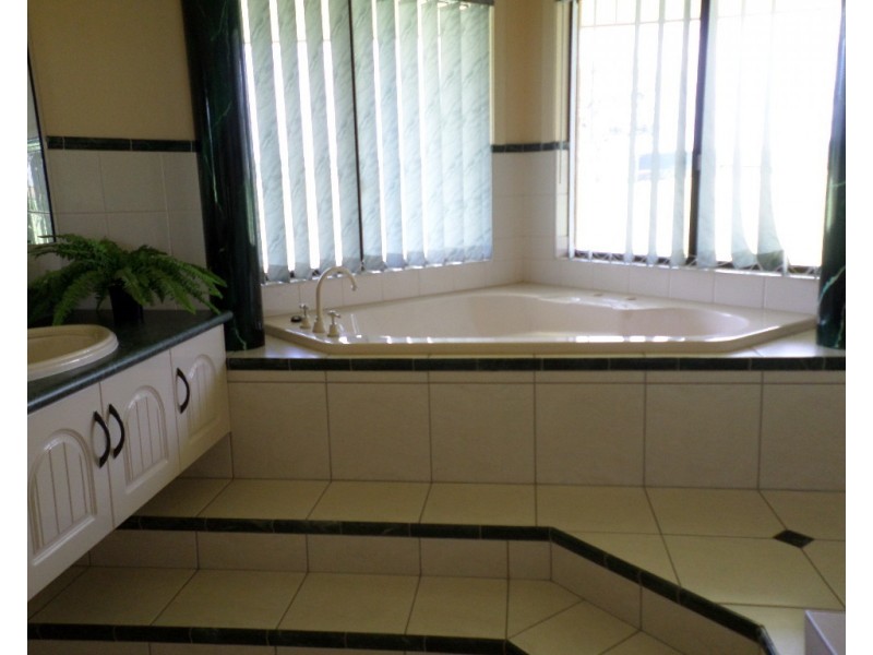 2 Green Valley Ct, North Isis QLD 4660