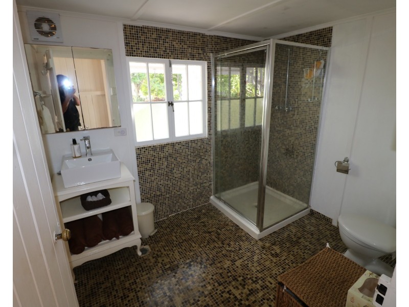 18-20 Emmitt Ct, Apple Tree Creek QLD 4660