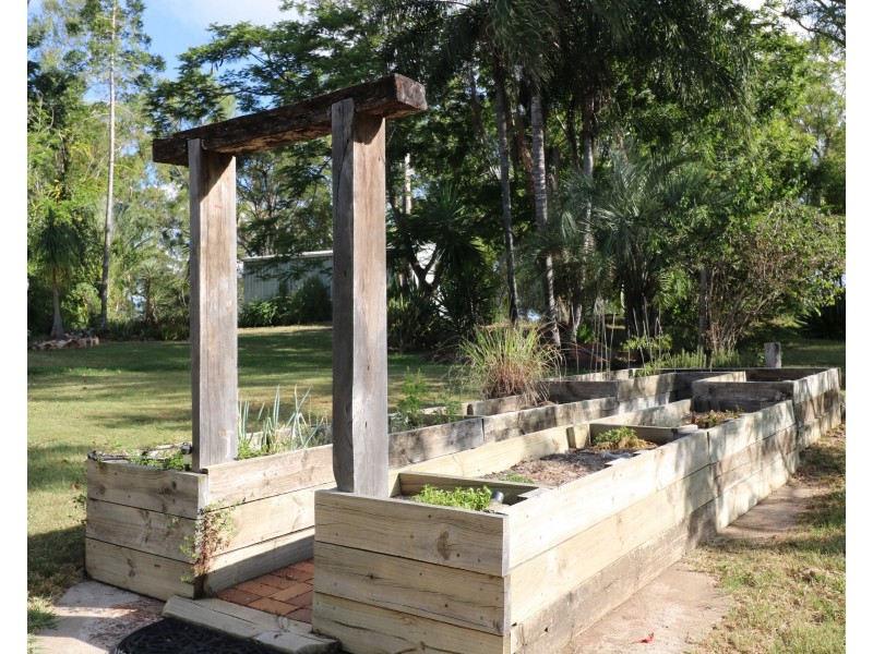 18-20 Emmitt Ct, Apple Tree Creek QLD 4660