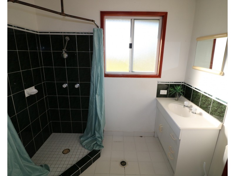 25 Booyal Dallarnil Rd, Booyal QLD 4671