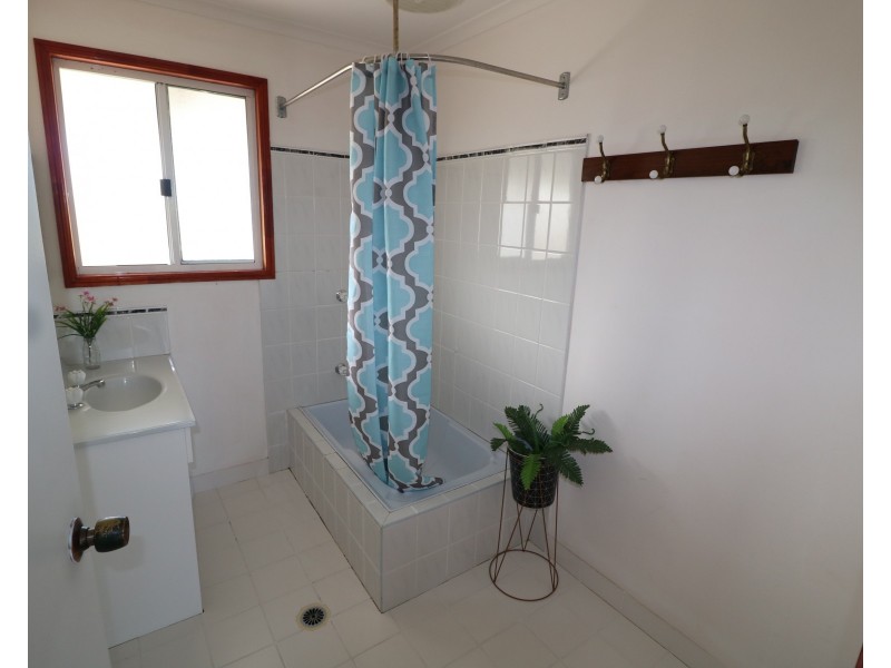 25 Booyal Dallarnil Rd, Booyal QLD 4671