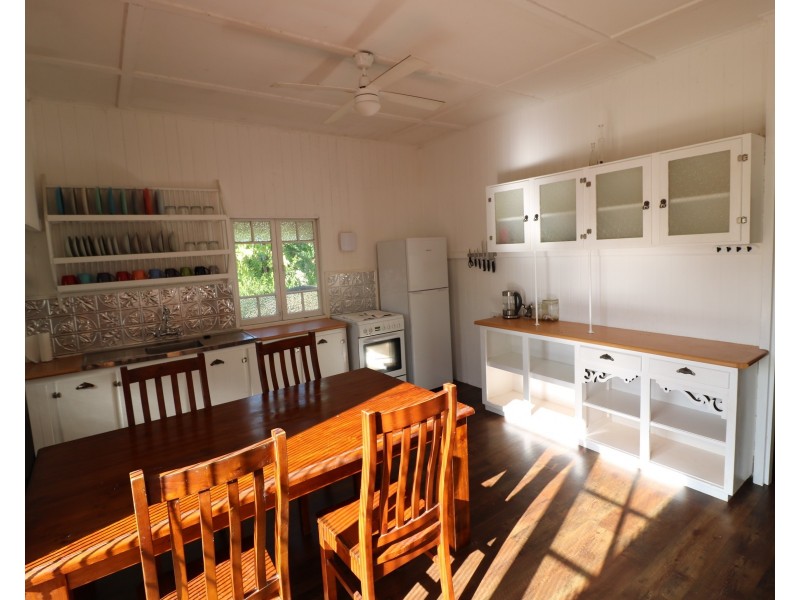 18 Emmitt Ct, Apple Tree Creek QLD 4660