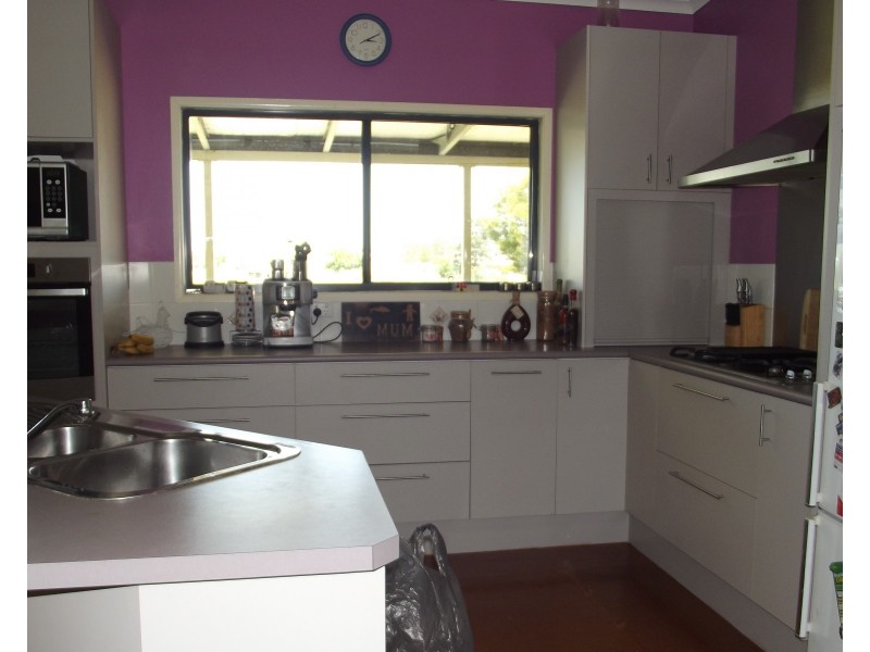 7 River Rd, Buxton QLD 4660