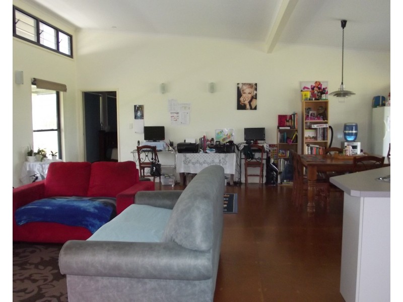 7 River Rd, Buxton QLD 4660