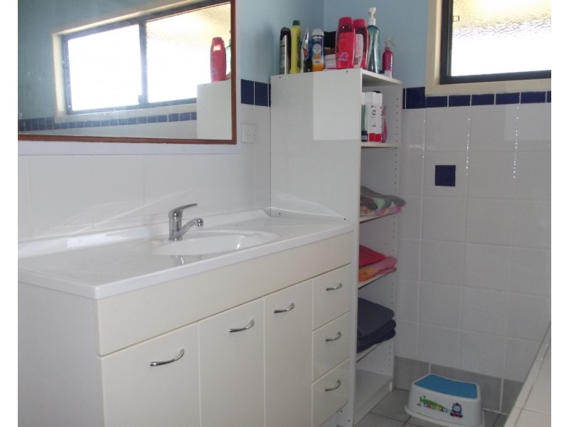 7 River Rd, Buxton QLD 4660