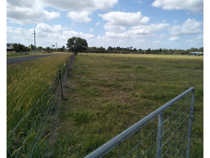 8 River Rd, Buxton QLD 4660