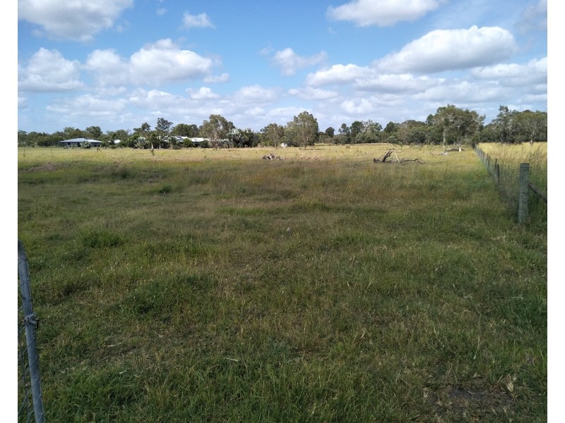 8 River Rd, Buxton QLD 4660