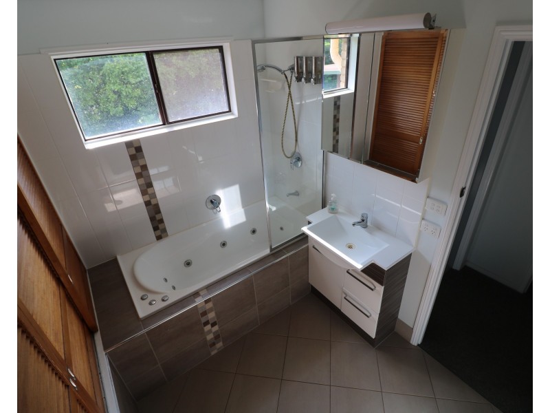 60 Broadhurst St, Childers QLD 4660