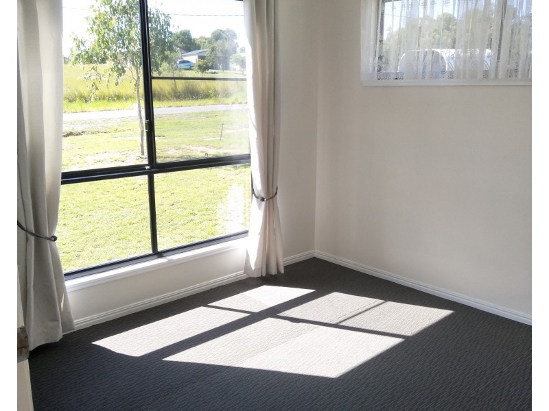 4 Queen Street, Dallarnil QLD 4621