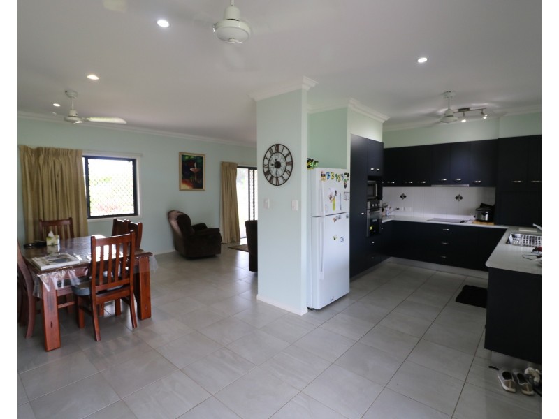 77 Oakview Dr, Redridge QLD 4660