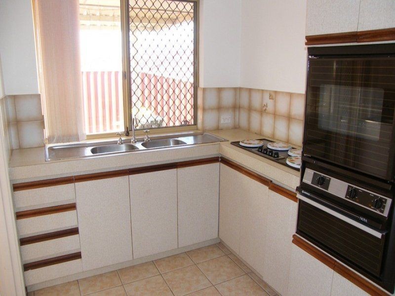 3/6 Neon Close, Parkwood WA 6147