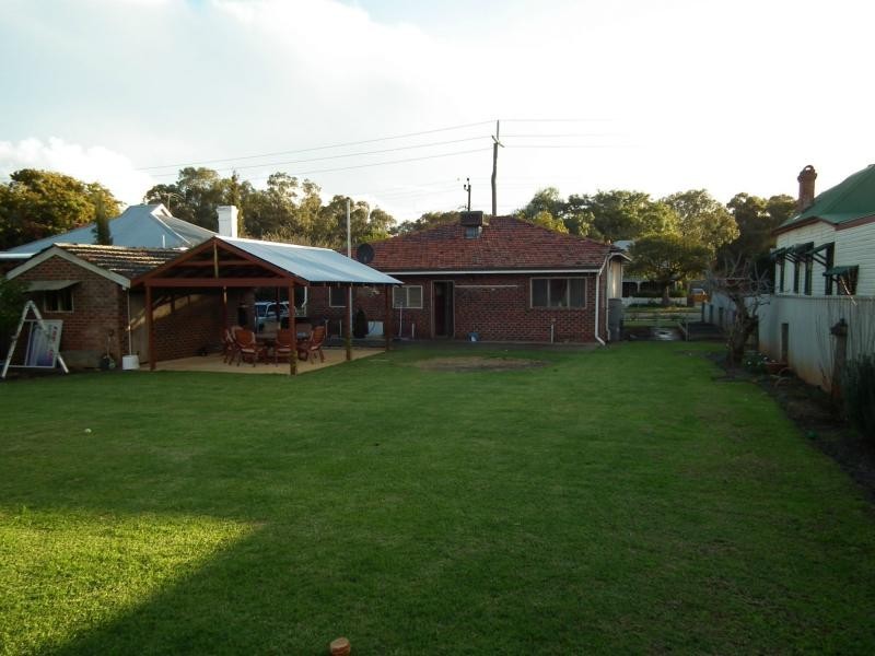 10 Chatham Road, Woodbridge WA 6056