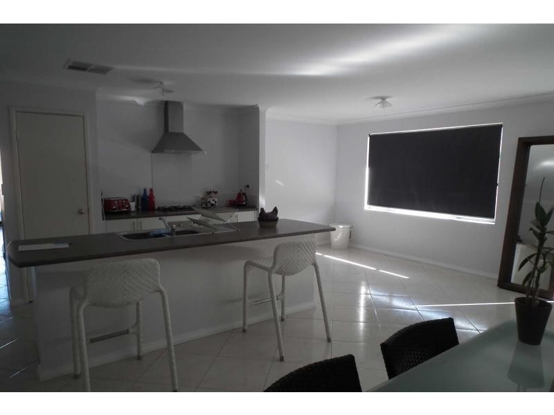 18 Januk Way, South Guildford WA 6055