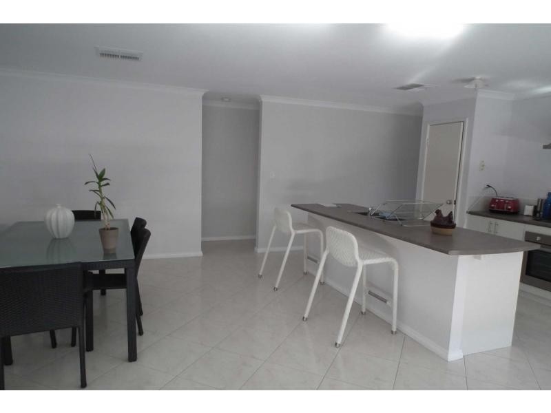 18 Januk Way, South Guildford WA 6055